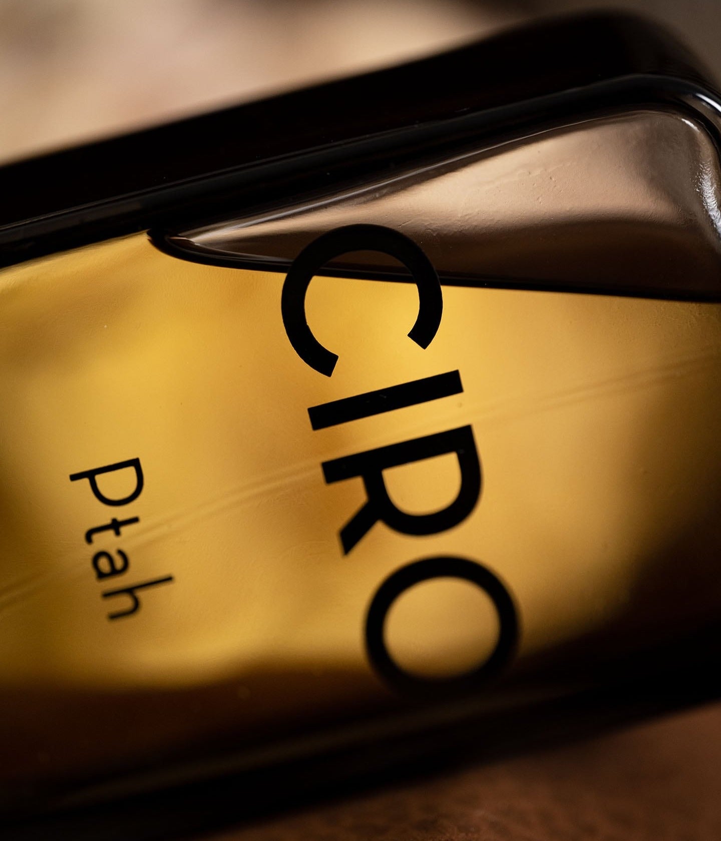 Ciro Flakon Ptah in goldenem Licht, Nahaufnahme