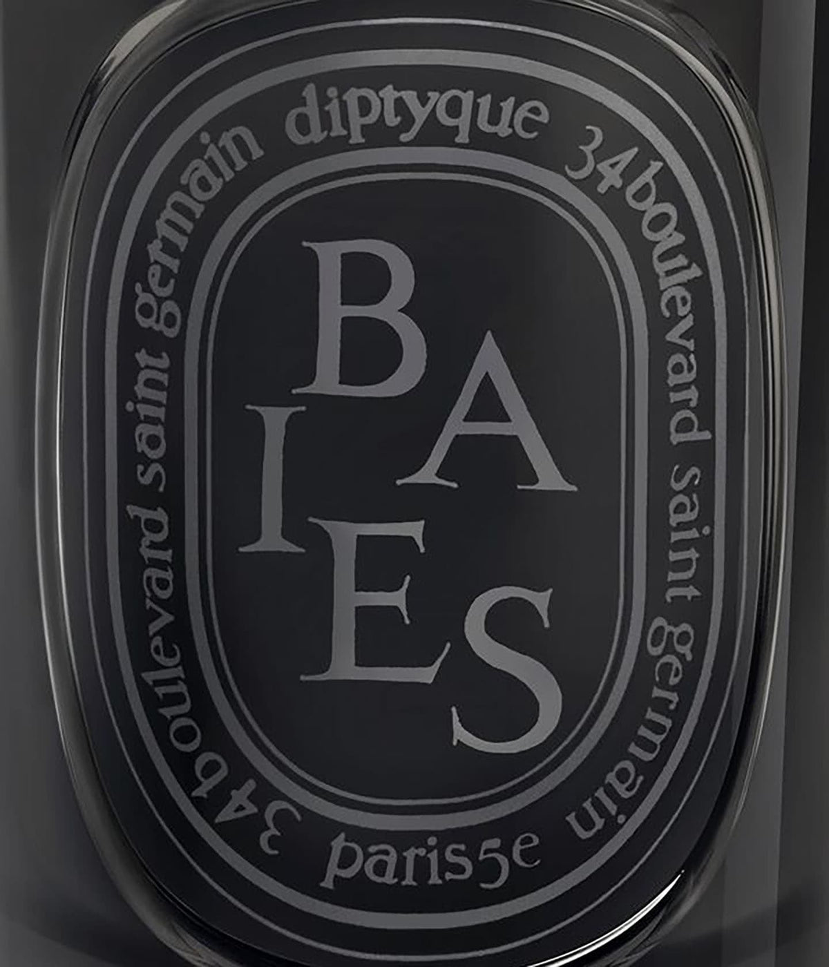 Diptyque Duftkerze Baies 300 g, graviertes Ovaletikett auf schwarzem Glas