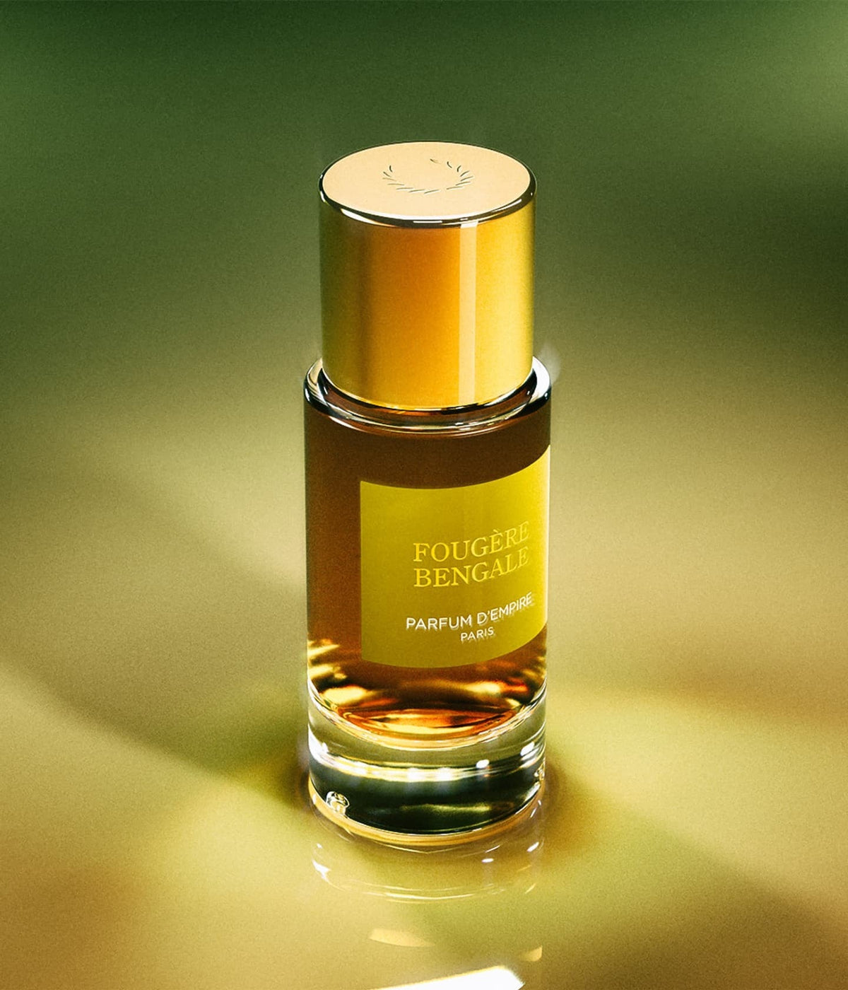 Parfum d’Empire Eau de Parfum Fougere Bengale im Lichtspiel vor gelbgrünem Grund