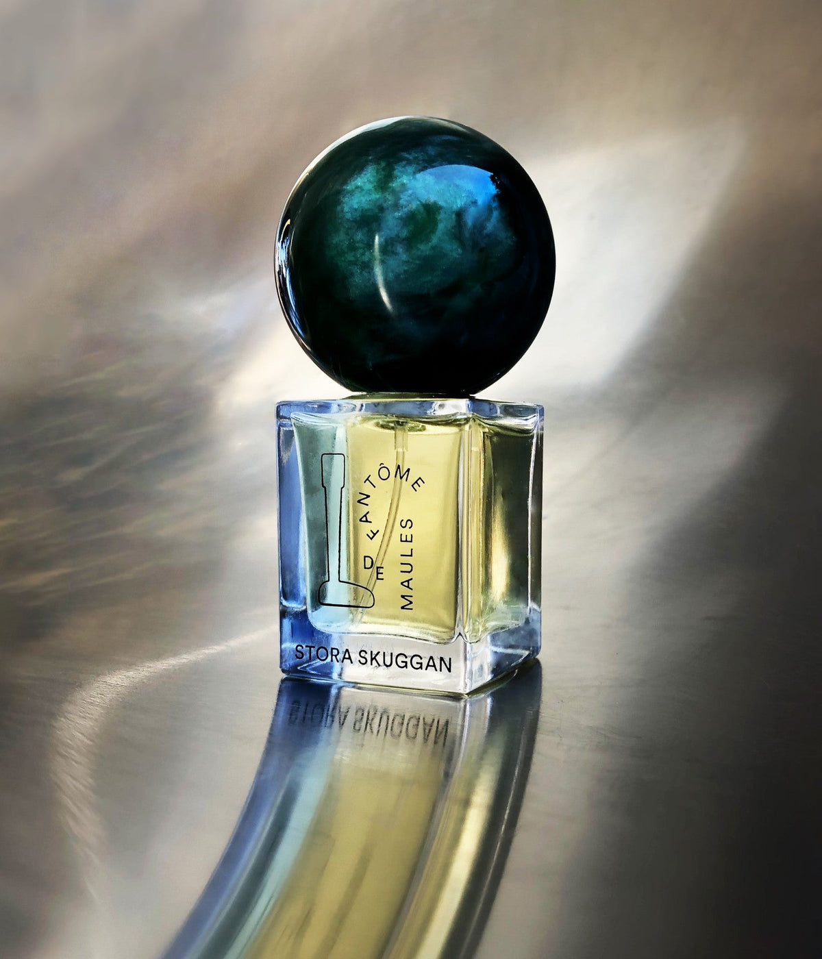 Stora Skuggan Eau de Parfum Fantôme de Maules mit grüner Steinkugel im Spiegellicht