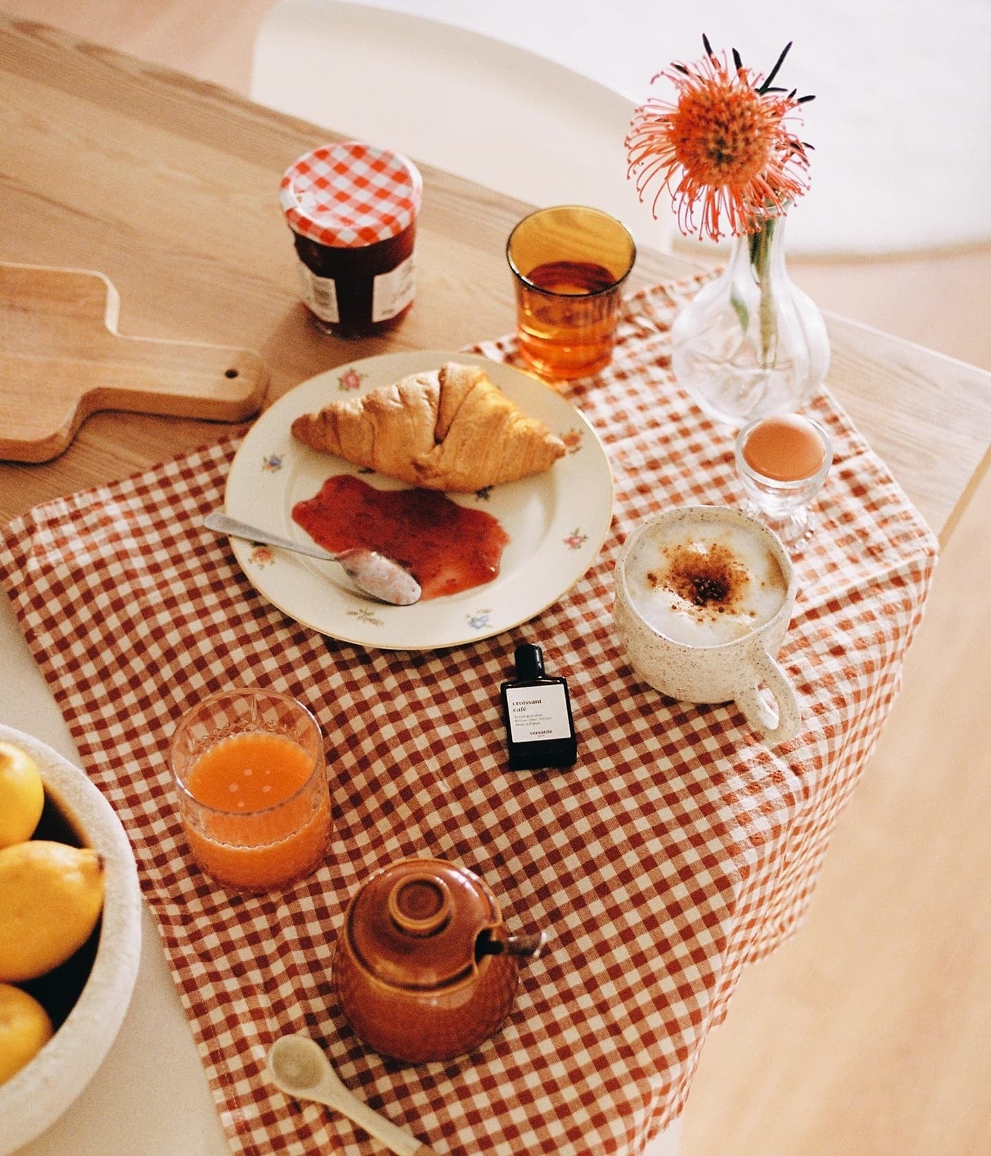 Versatile Paris Croissant Café