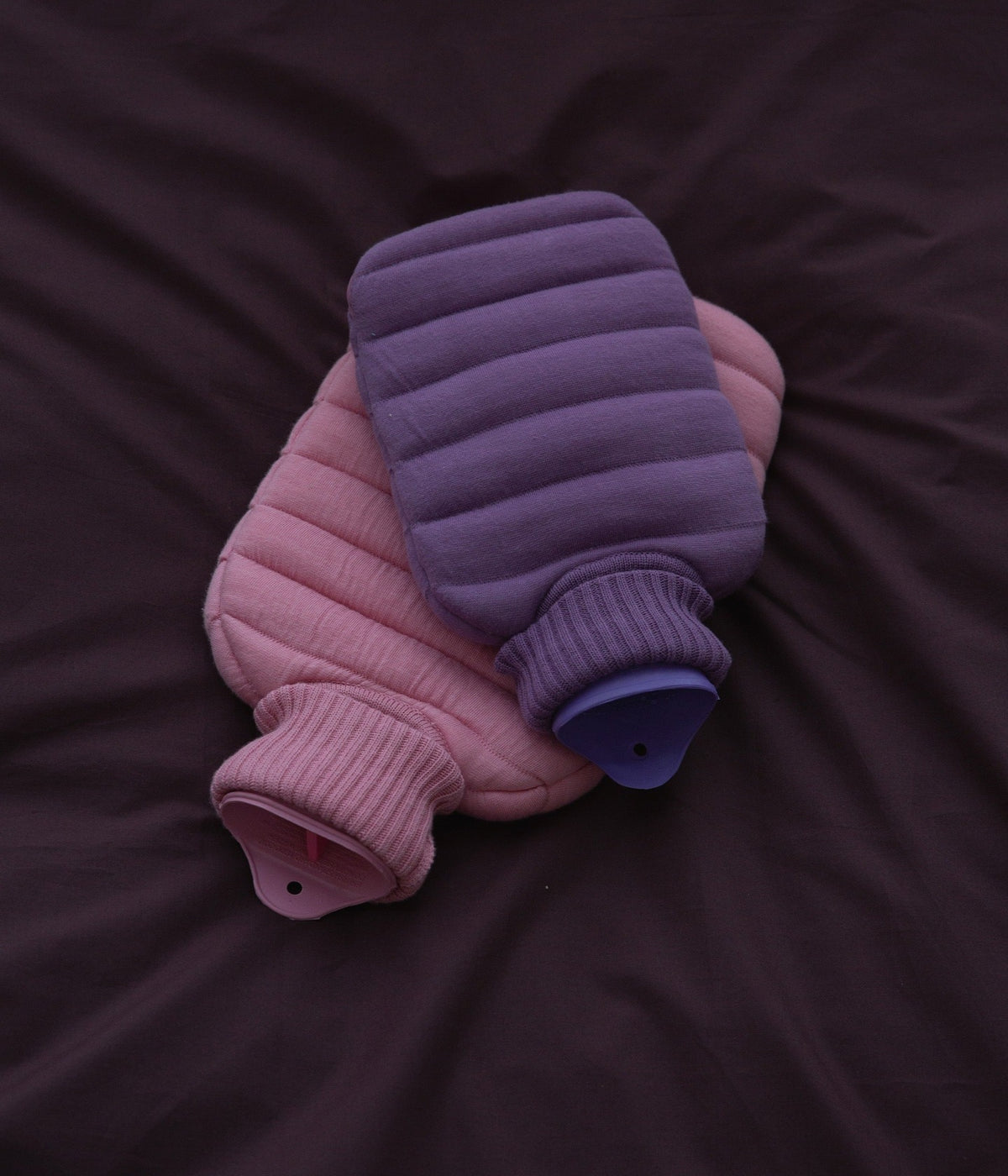 Wärmflasche Mini Puffy Purple – Suite702, auf Bettwäsche